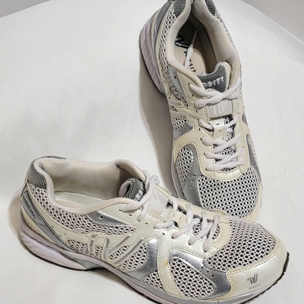 Cheer shoes